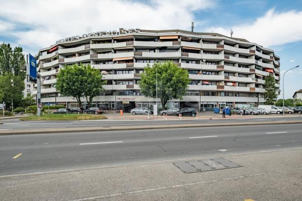 PrivaliaPetite place de parc extérieure (SMART) située au Grand-Lancy