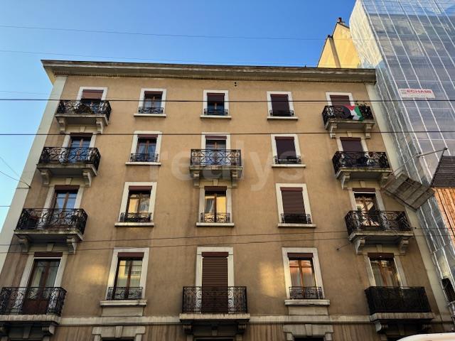 PrivaliaDépôt d’environ 20m2 situé à la Servette