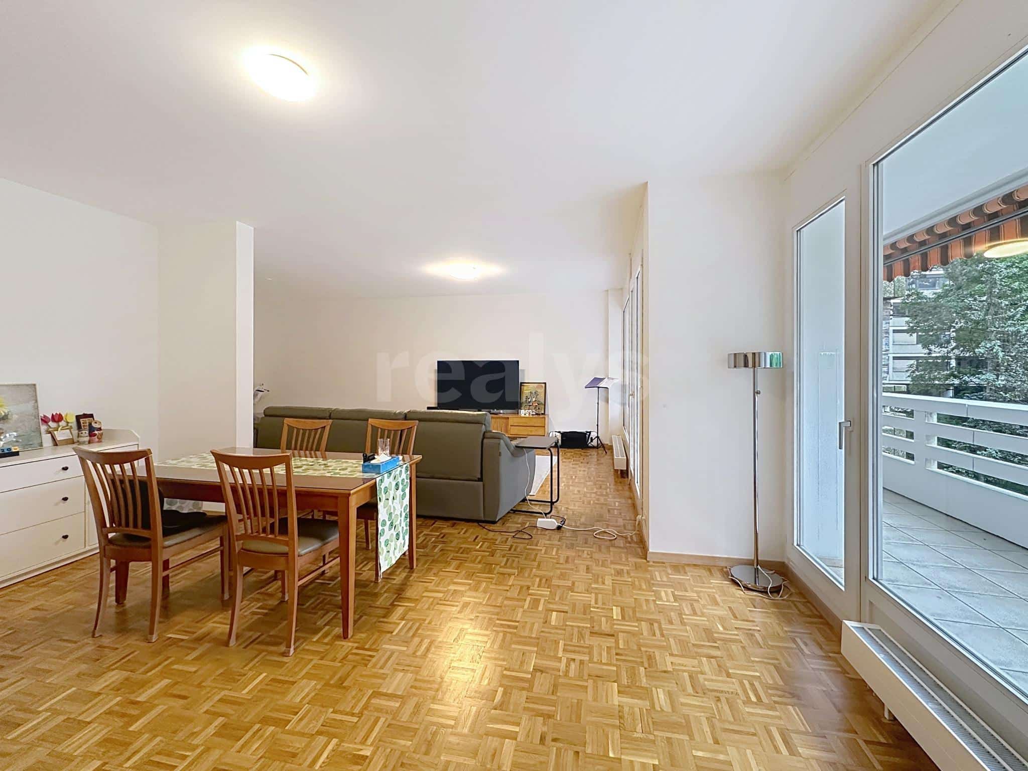 PrivaliaMagnificent, light-filled walk-through flat facing Parc Bertrand