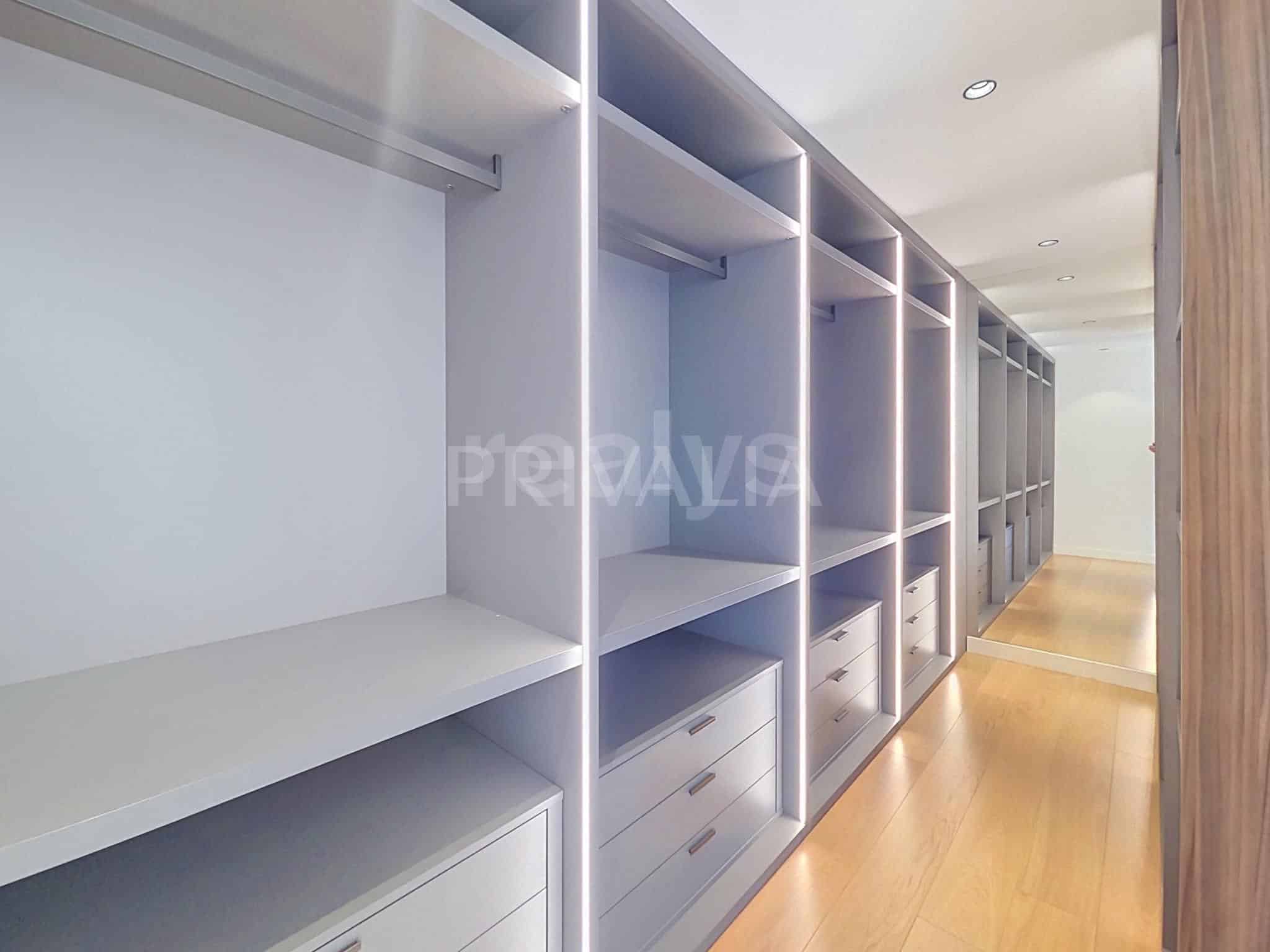 PrivaliaSuperbe appartement contemporain avec deux terrasses et vue dégagée sur la ville