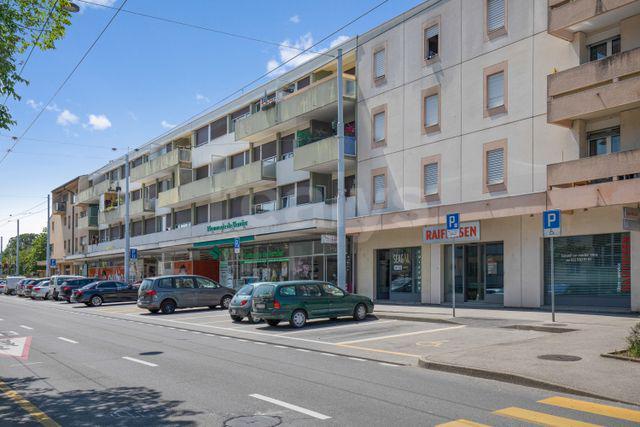 PrivaliaPlace de parc extérieure située à Vernier