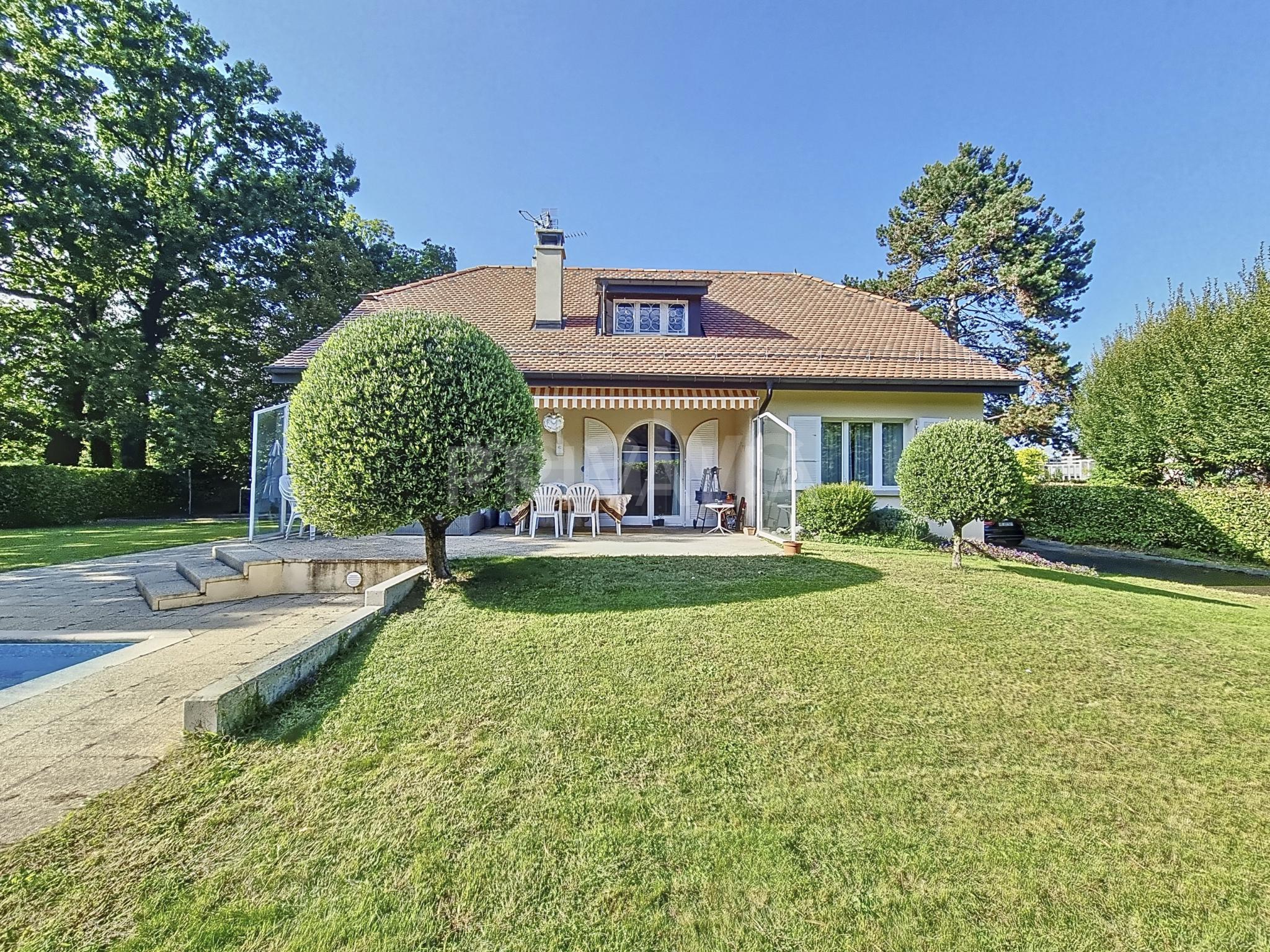 PrivaliaCharming detached villa with swimming pool in a quiet, green setting