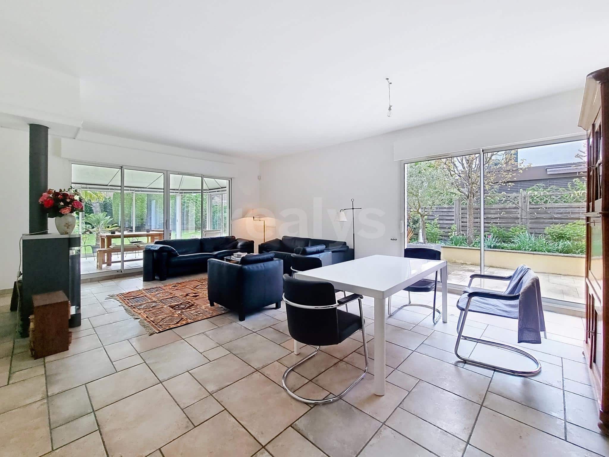 PrivaliaMagnificent semi-detached villa in the heart of a peaceful, privileged setting