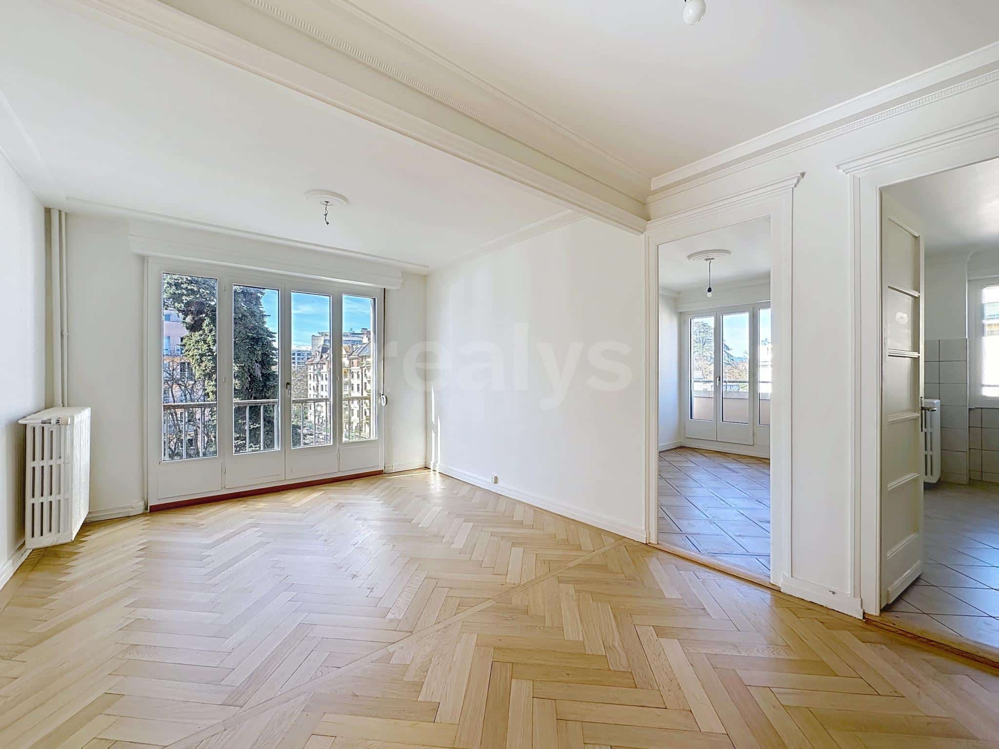 PrivaliaAppartement de 4 pièces au 4e étage à Grange-Canal