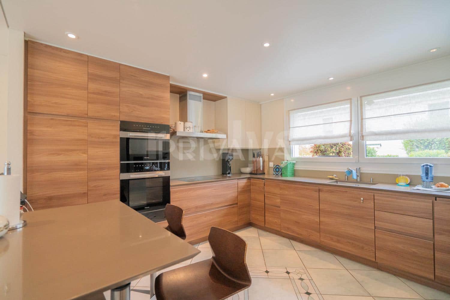 PrivaliaBeautiful semi-detached house with south facing garden