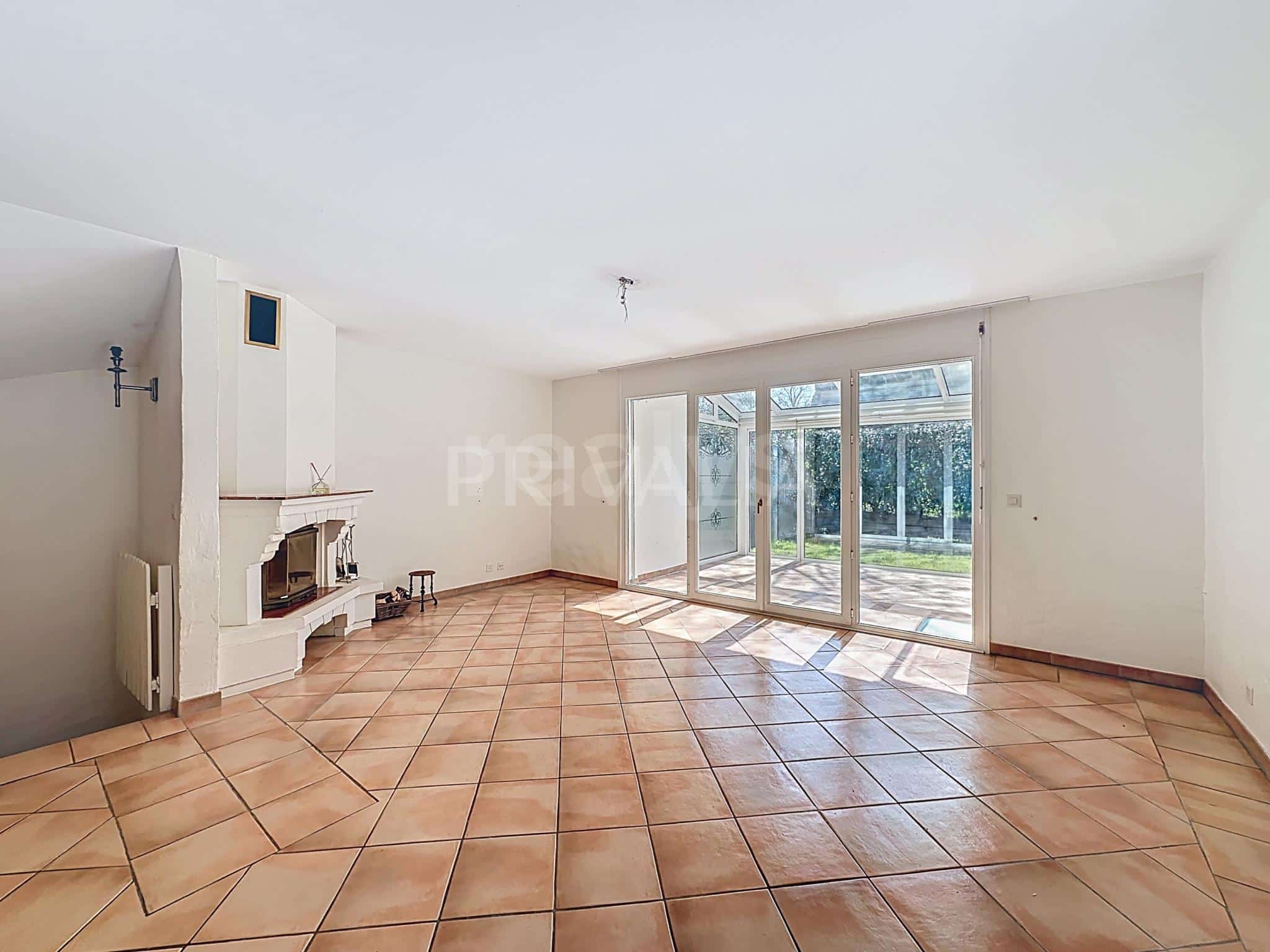 PrivaliaCharmante villa contiguë en pignon dans un quartier résidentiel