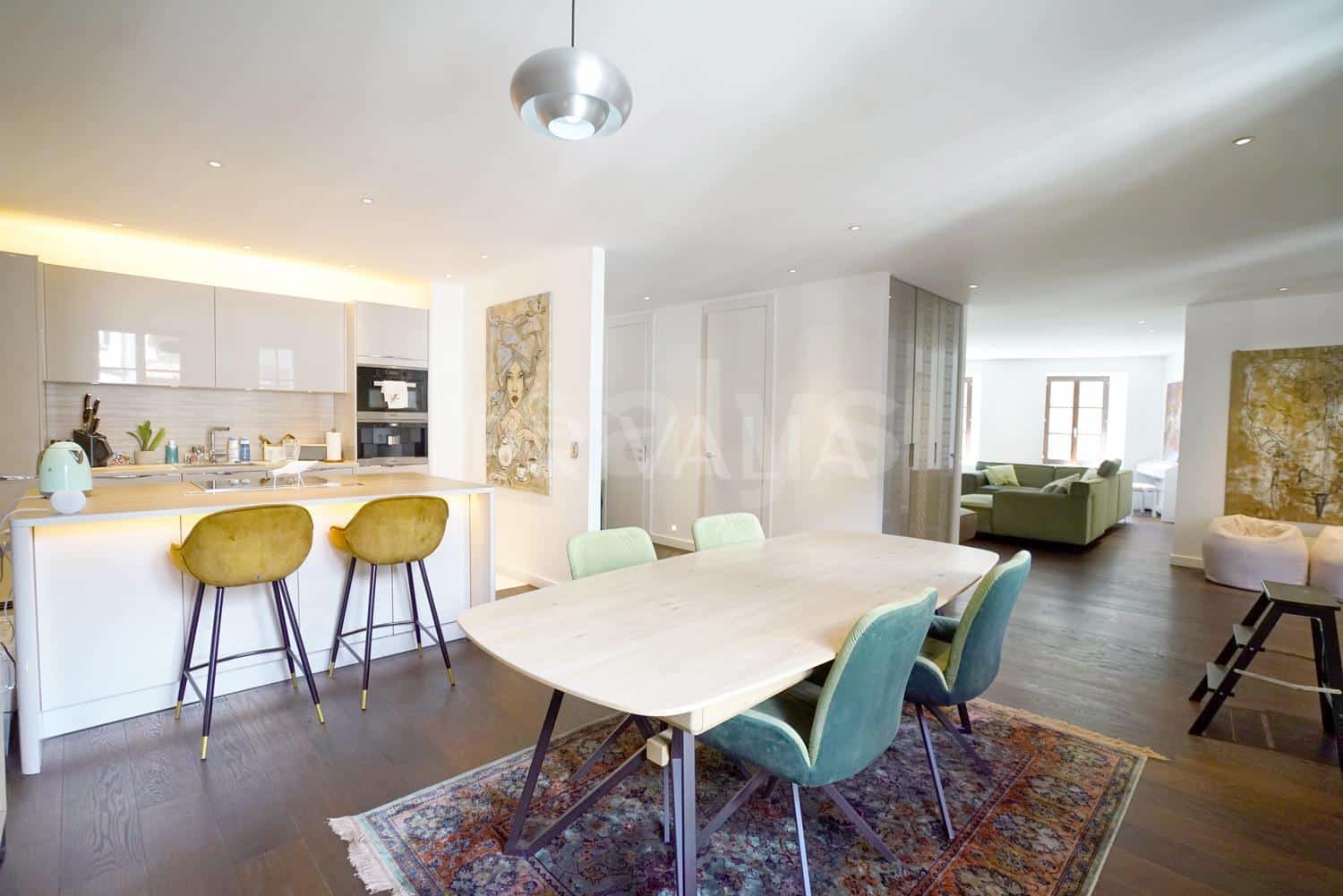 PrivaliaMagnifique appartement traversant à quelques pas des rues basses
