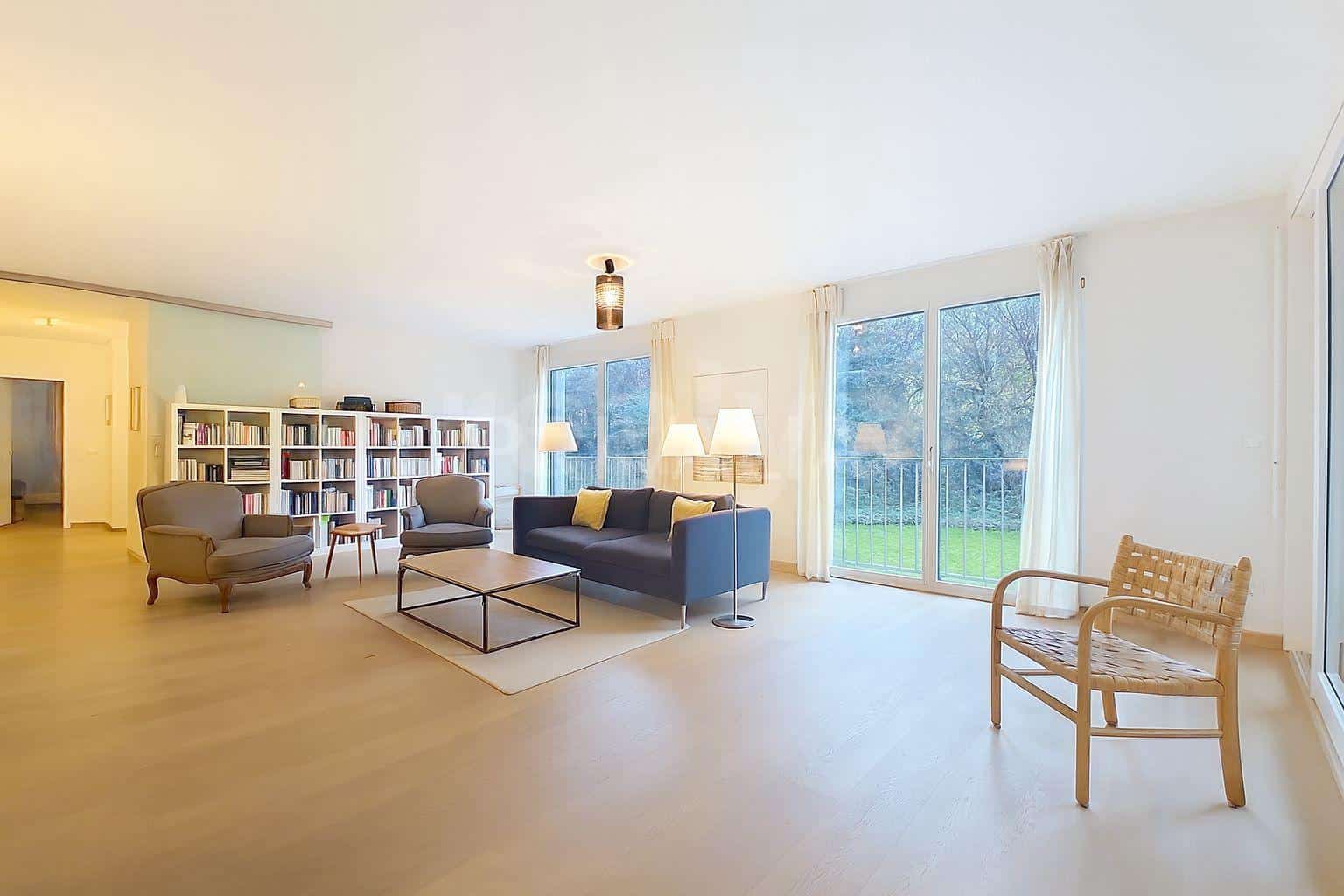 PrivaliaMagnificent contemporary ground floor flat with loggias