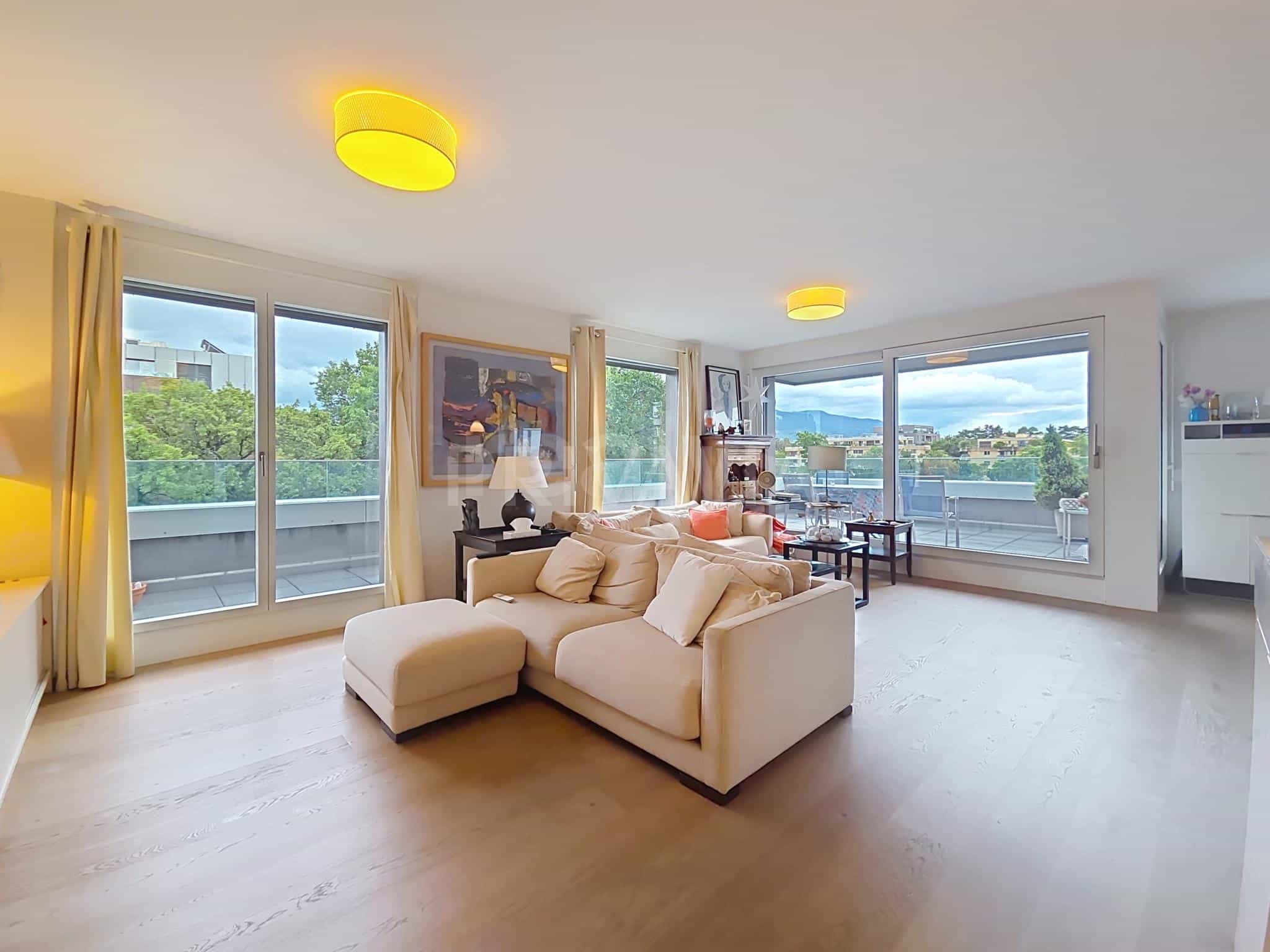 PrivaliaMagnifique appartement contemporain avec spacieuse terrasse