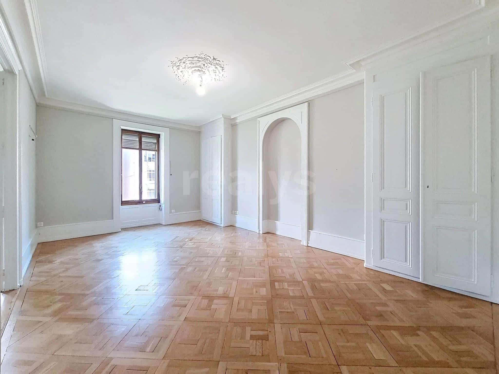 PrivaliaSplendide appartement de prestige dans le quartier de l’Eglise Russe