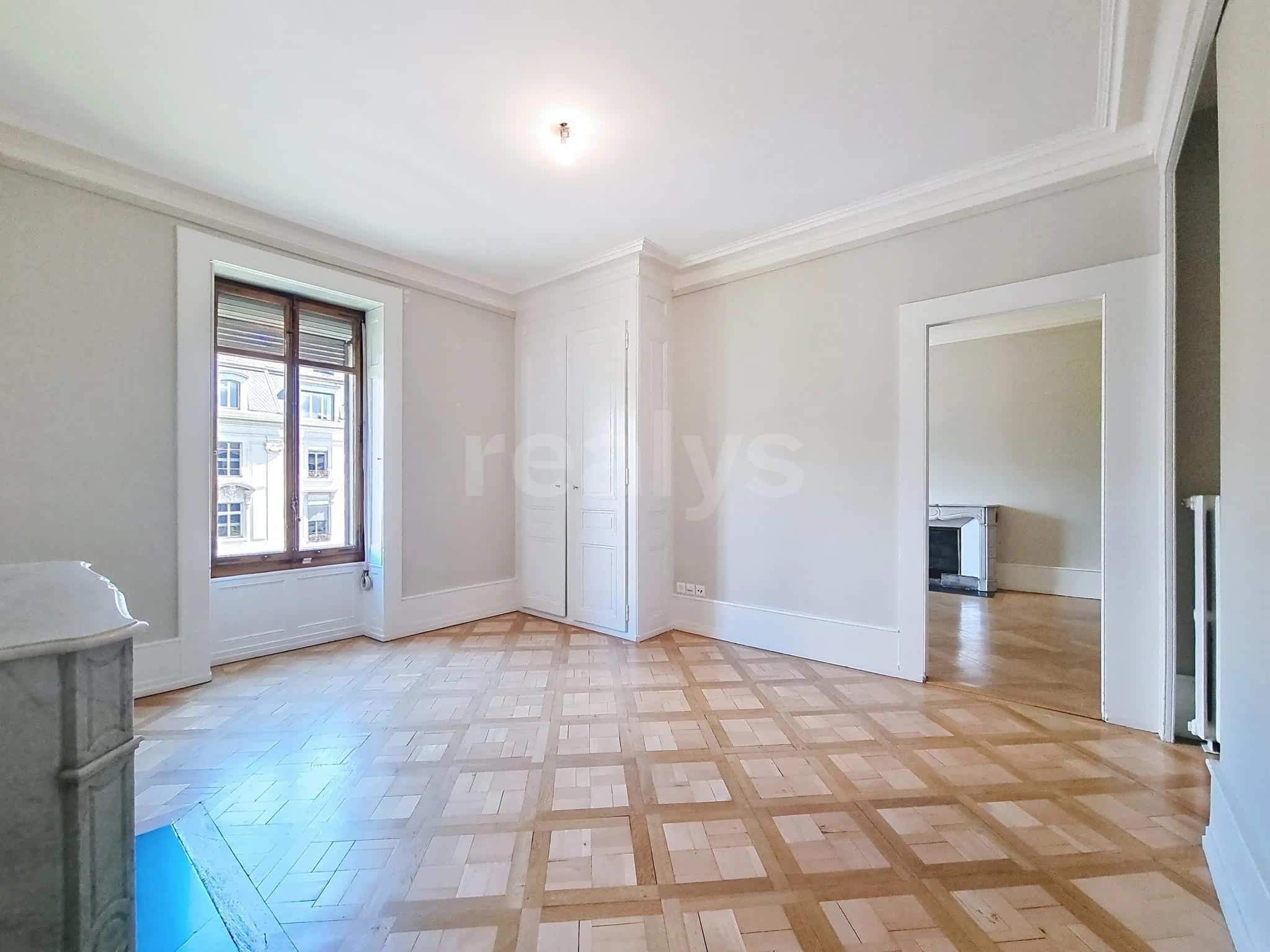 PrivaliaSplendide appartement de prestige dans le quartier de l’Eglise Russe