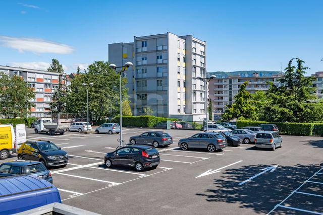 PrivaliaPlaces de parking extérieures disponibles