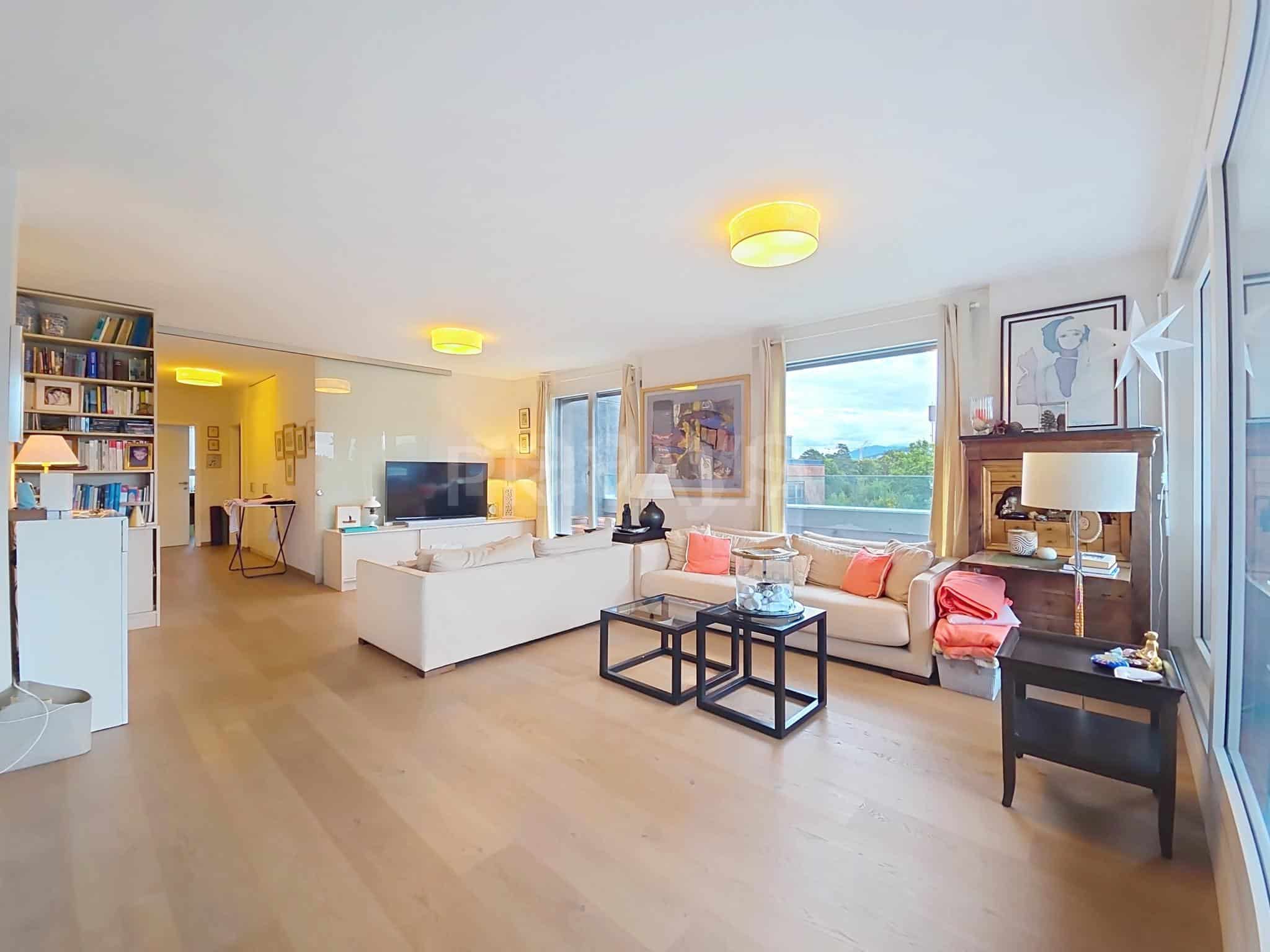 PrivaliaMagnifique appartement contemporain avec spacieuse terrasse