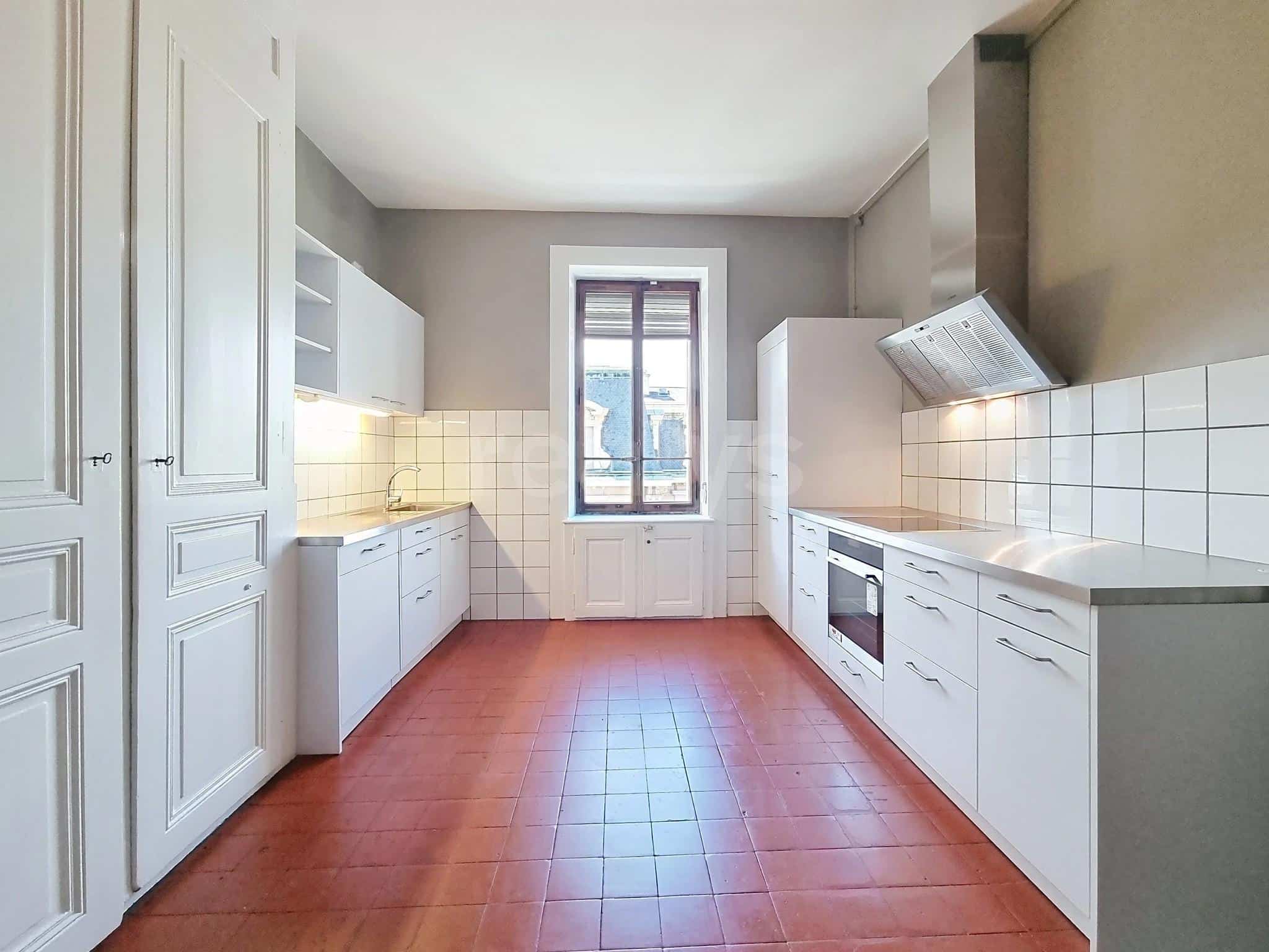 PrivaliaSplendide appartement de prestige dans le quartier de l’Eglise Russe