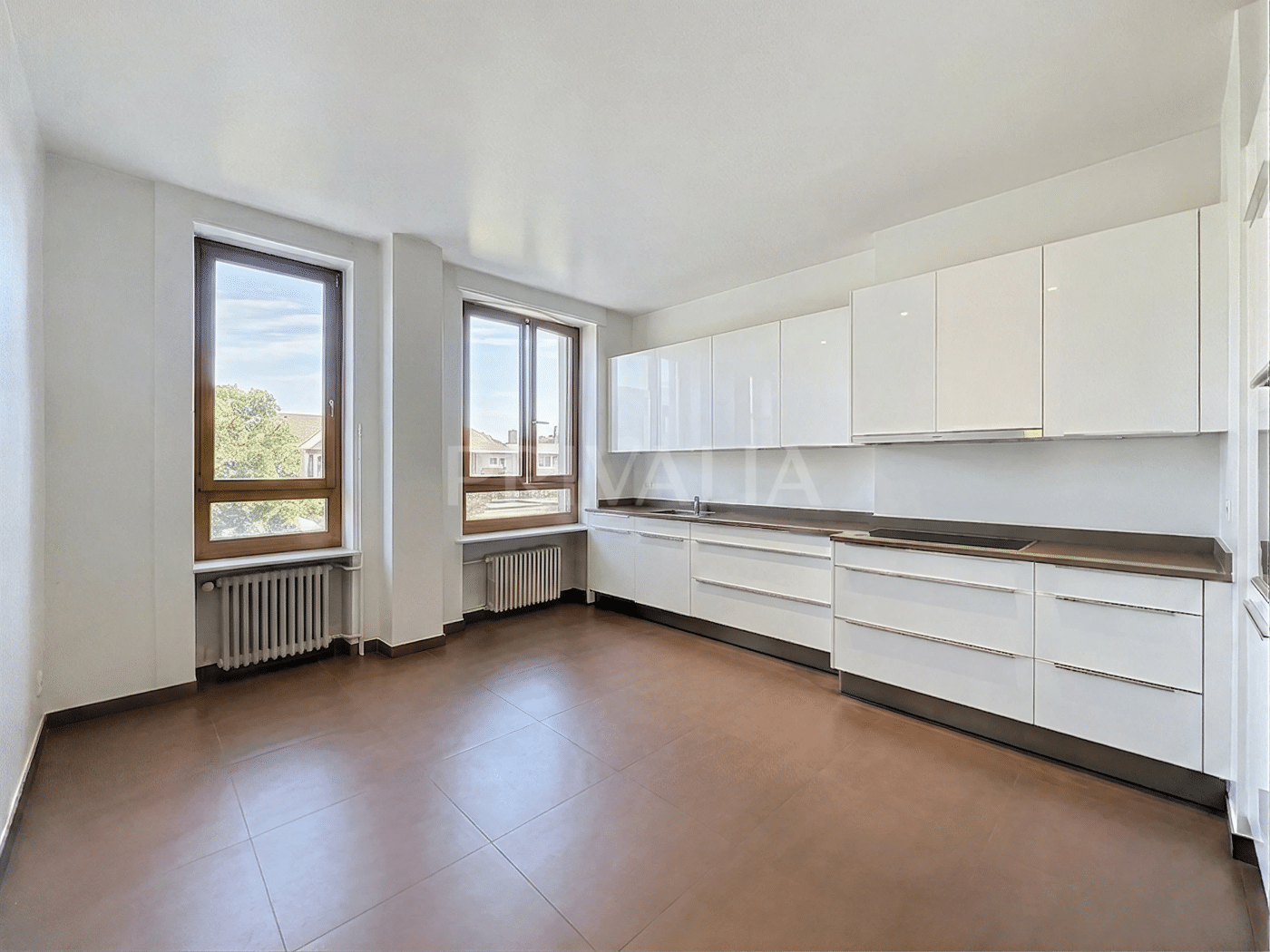 PrivaliaSuperbe appartement traversant et idéalement situé