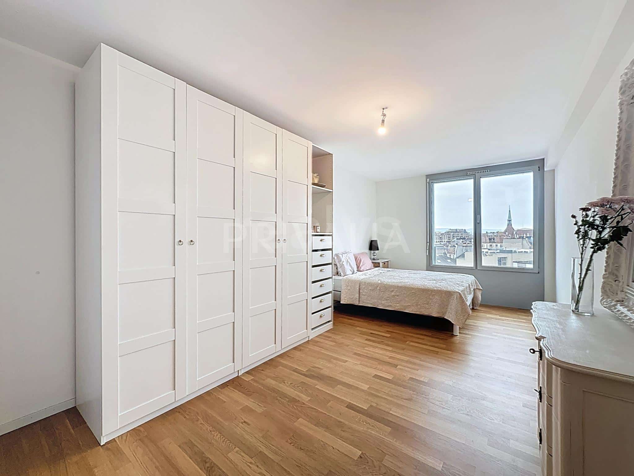 PrivaliaBel appartement contemporain avec une vue imprenable sur la ville
