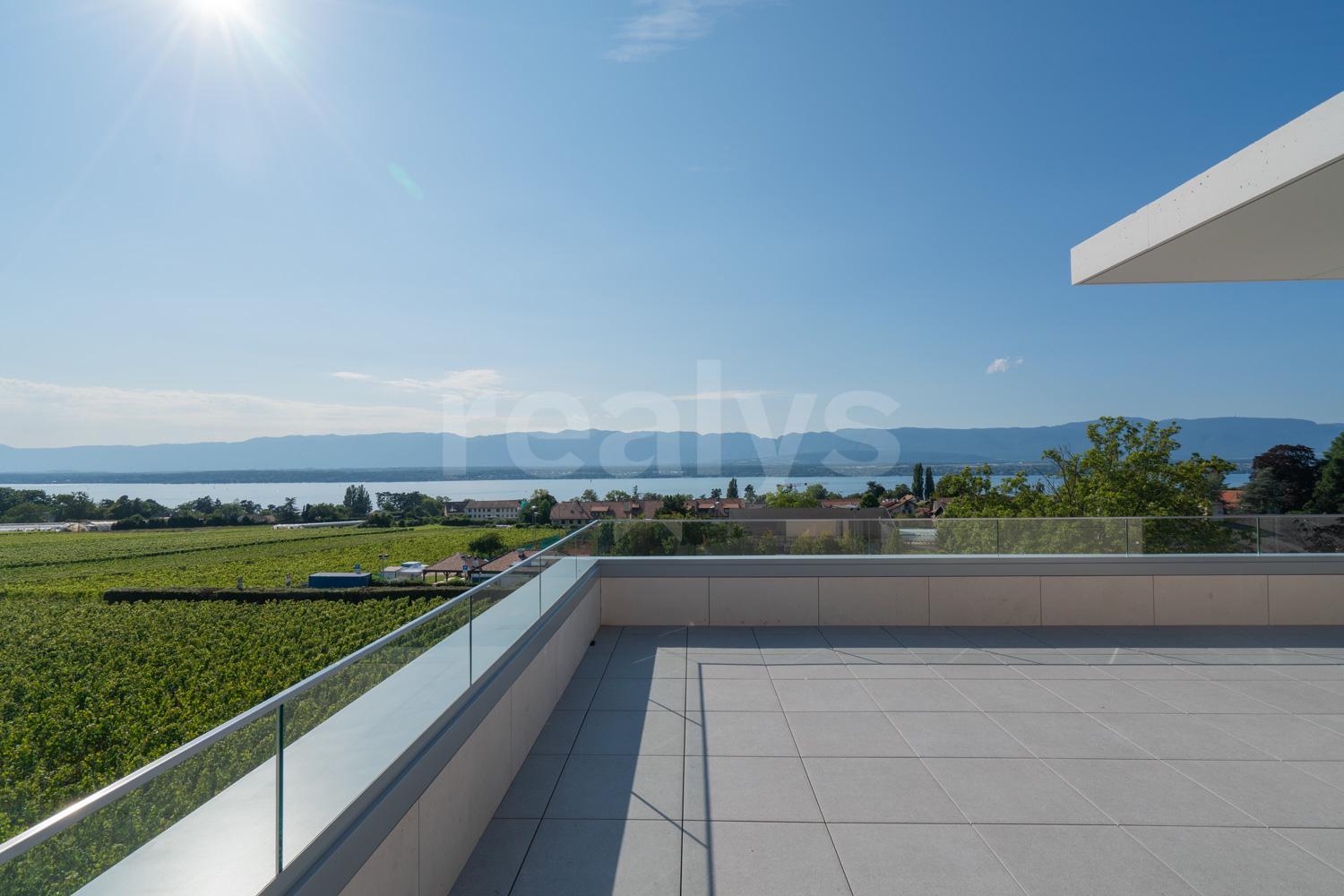 PrivaliaSumptuous 7.5 room penthouse with panoramic view of the lake and mountains