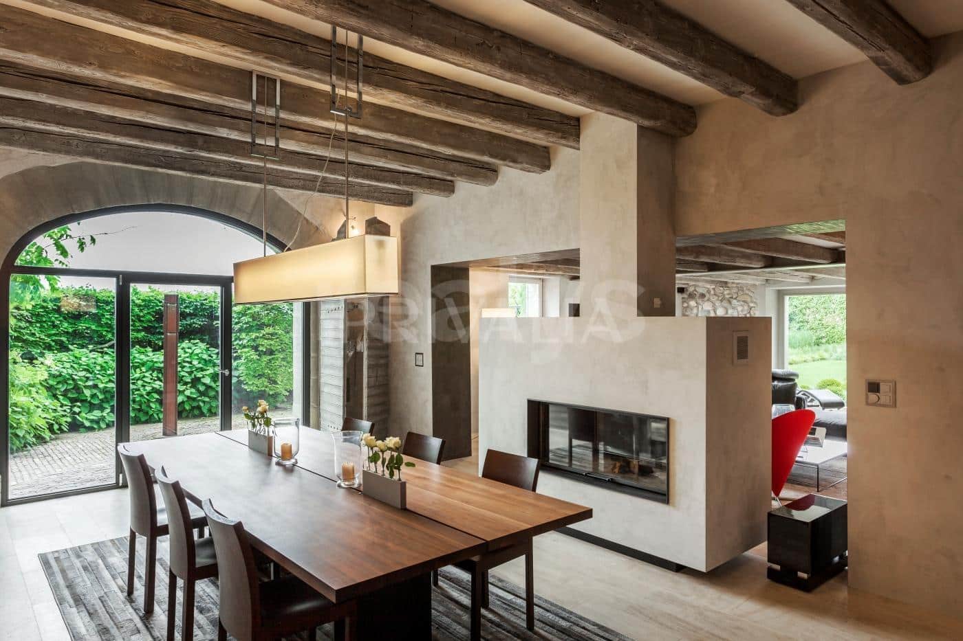 PrivaliaUnique : Élégant domaine alliant authenticité et design contemporain