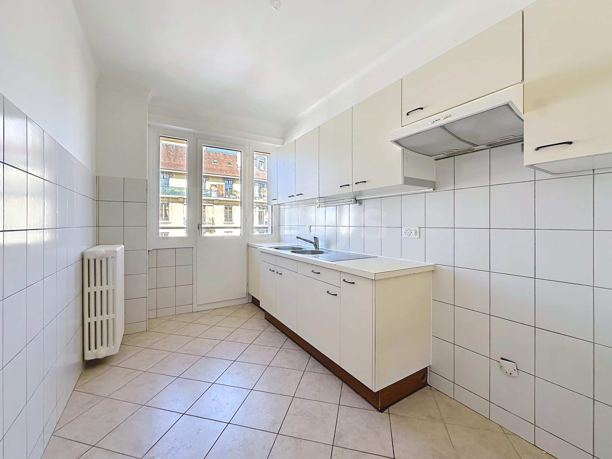 PrivaliaAppartement de 4 pièces au 4e étage à Grange-Canal