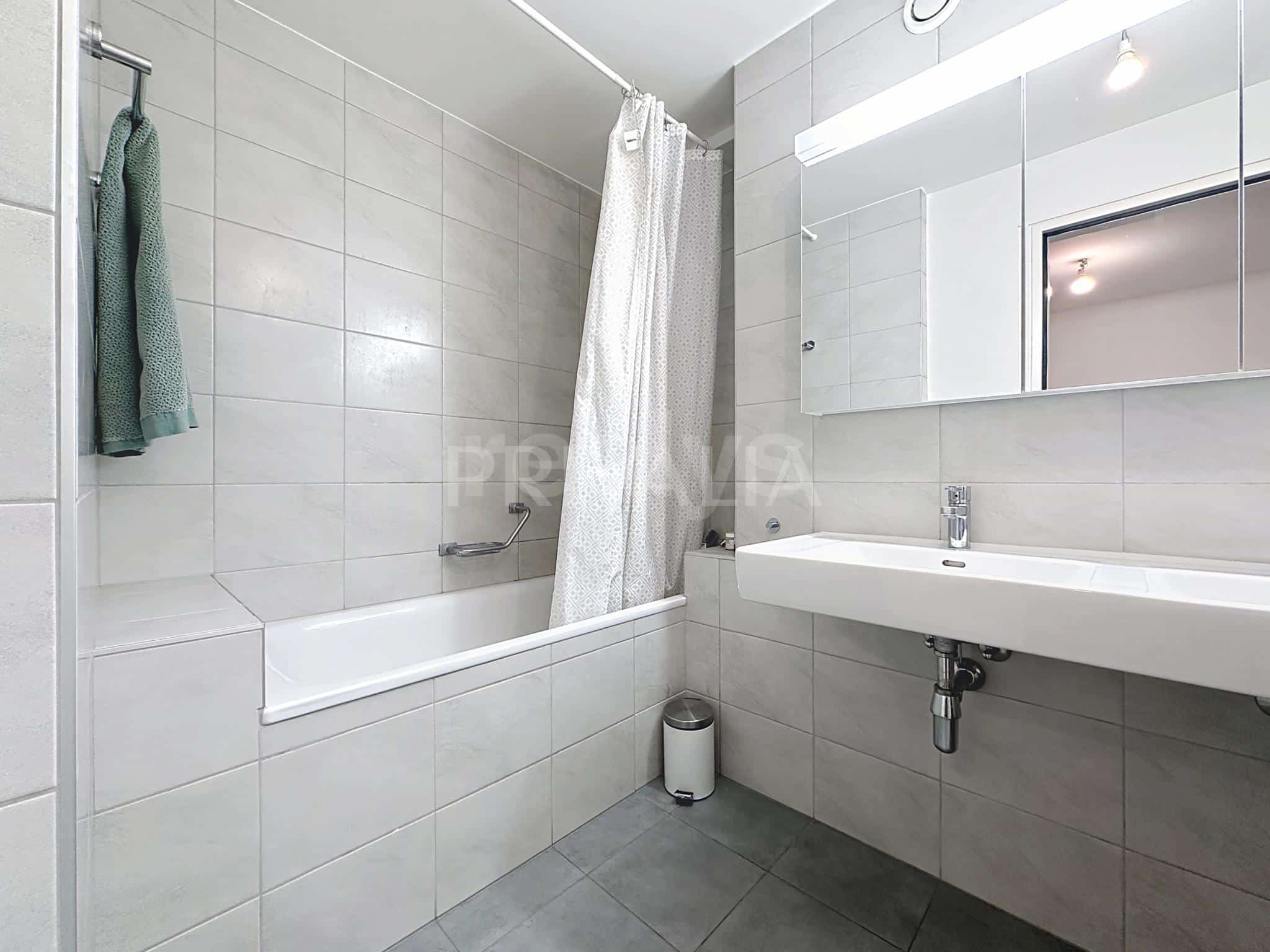 PrivaliaBel appartement contemporain avec une vue imprenable sur la ville
