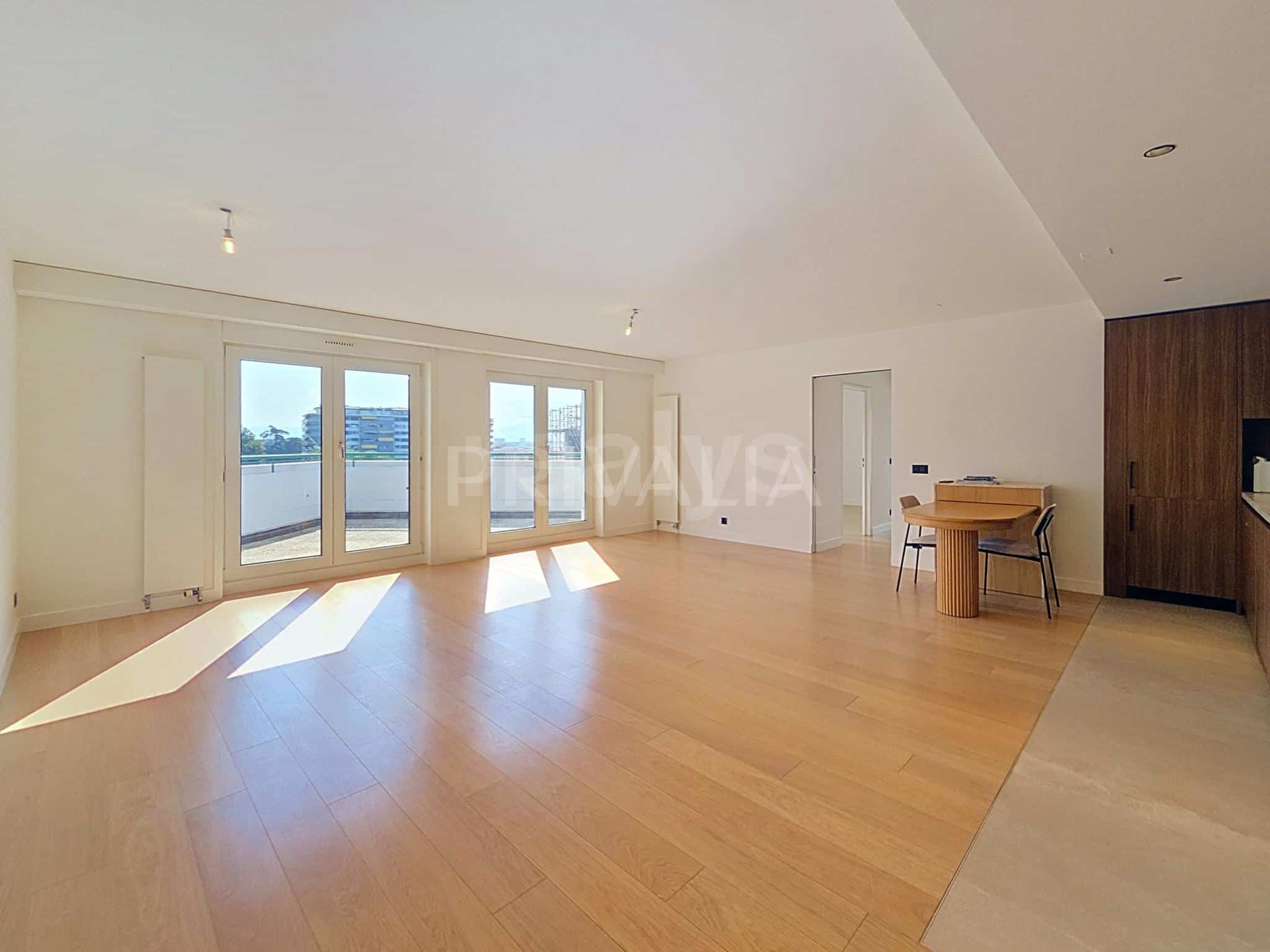 PrivaliaSuperbe appartement contemporain avec deux terrasses et vue dégagée sur la ville