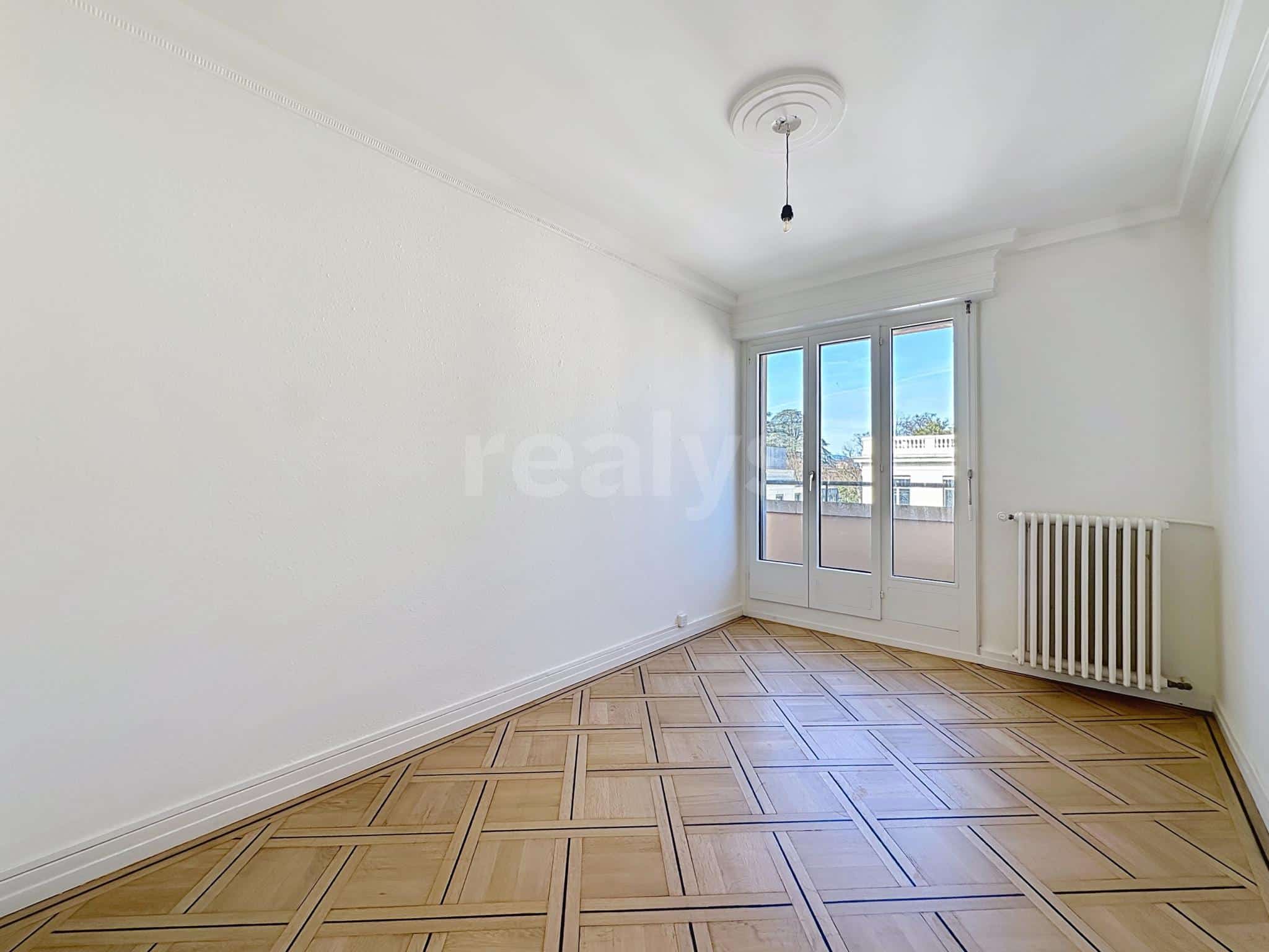 PrivaliaAppartement de 4 pièces au 4e étage à Grange-Canal