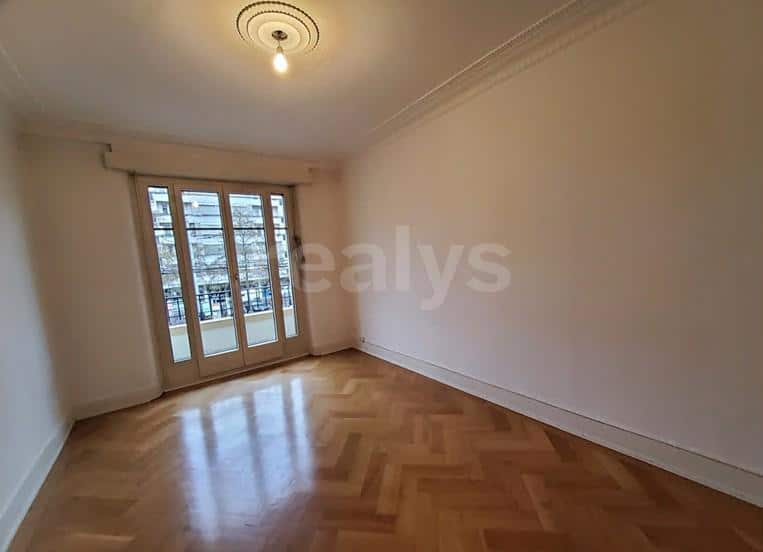 PrivaliaAppartement de 4 pièces au 1er étage à louer – JONCTION