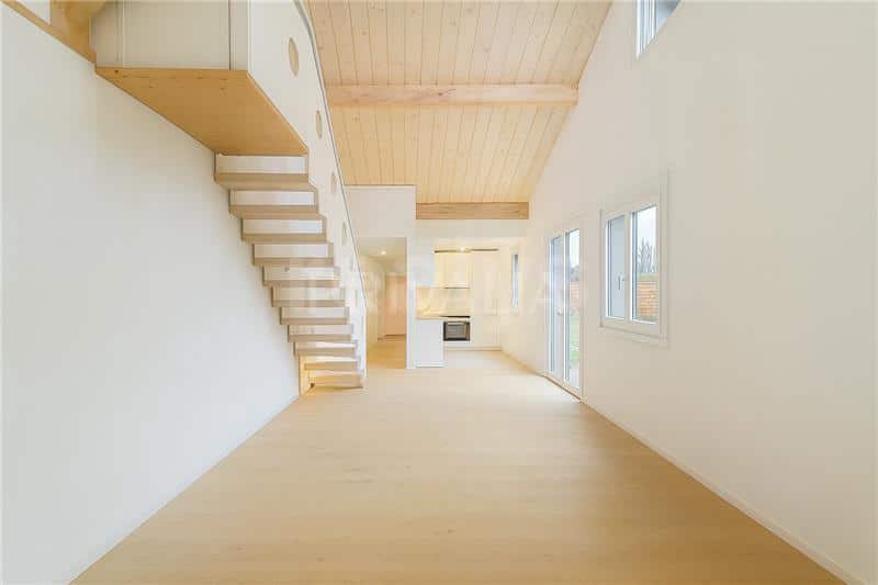 PrivaliaFirst floor 6 rooms apartment