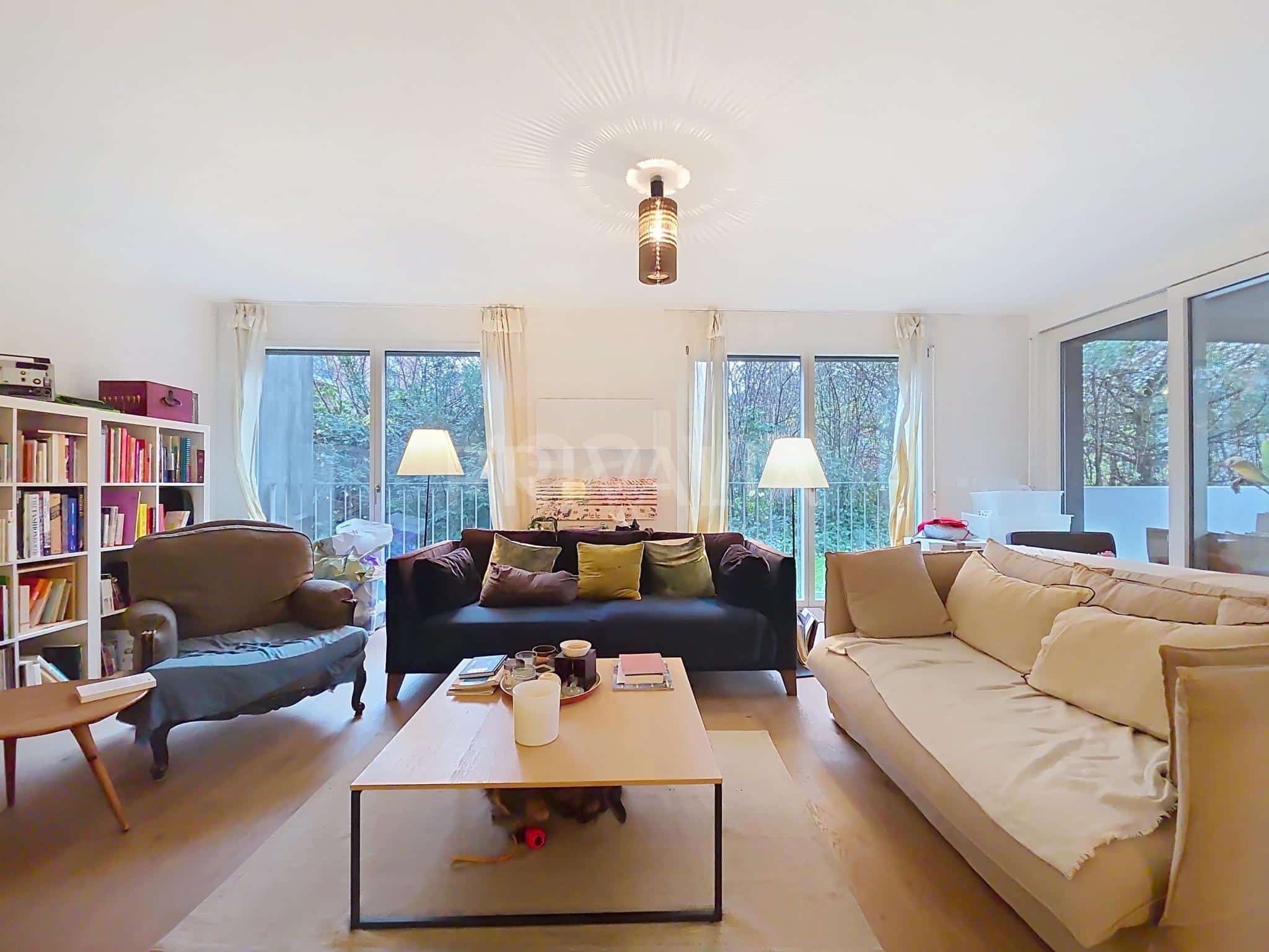 PrivaliaMagnifique appartement contemporain au rez-de-chaussée avec loggias