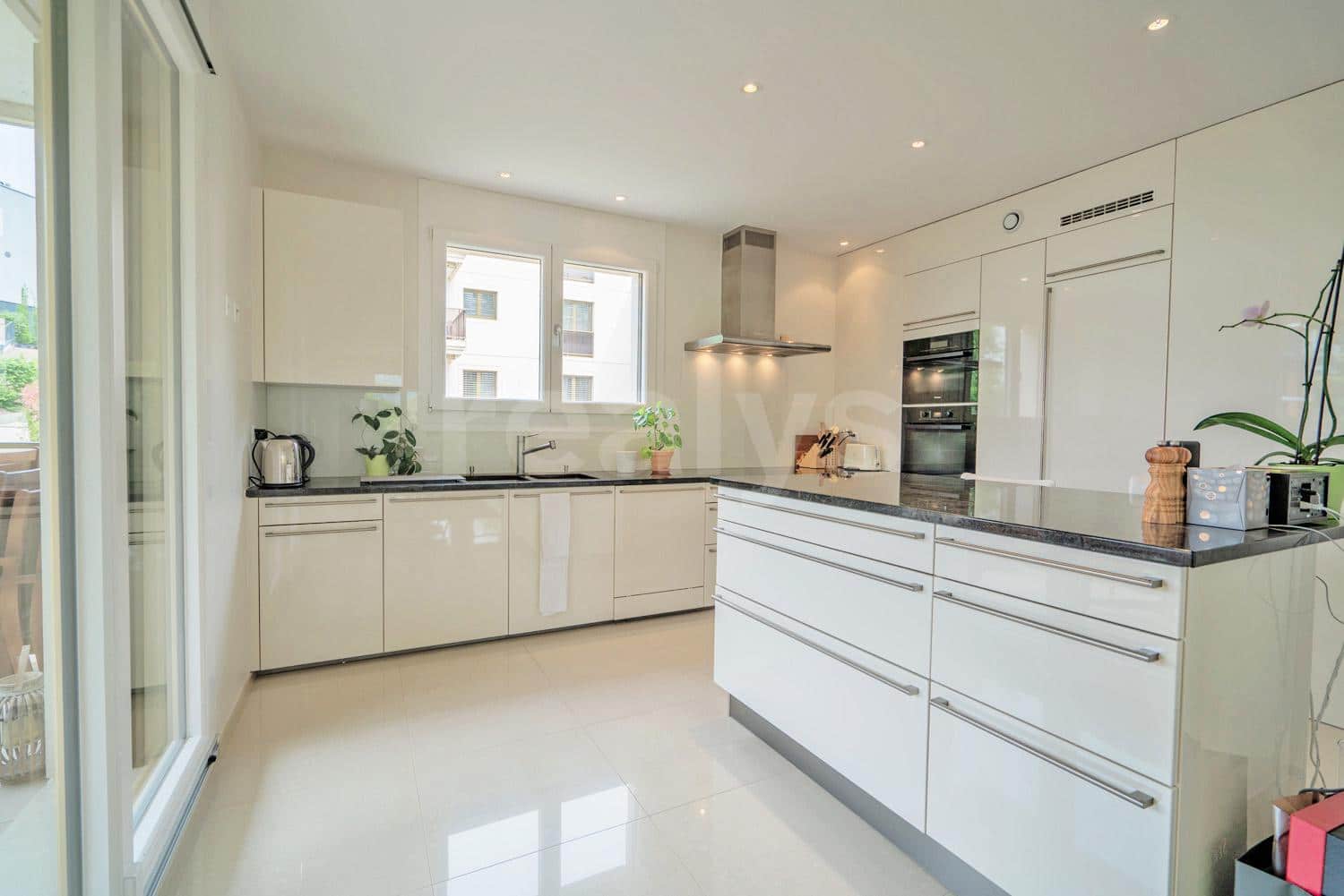 PrivaliaMagnificent 6-room apartment in Champel